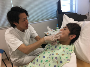 在宅療養者の食事・口腔ケア演習風景